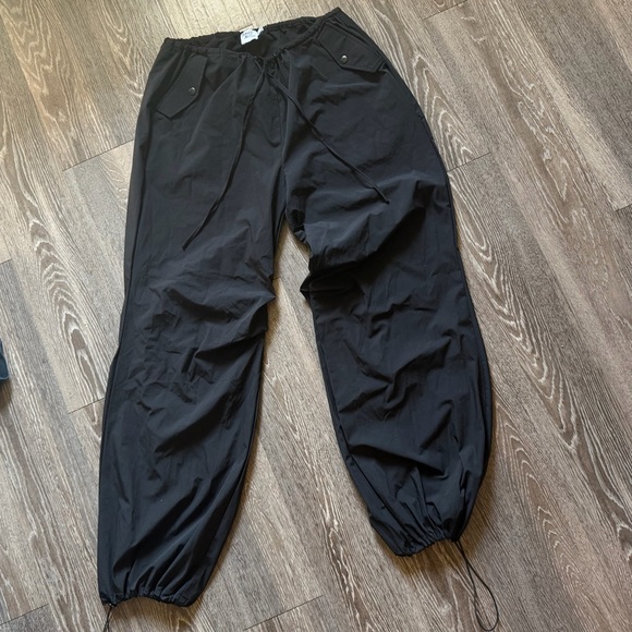🖤 Princess Polly Black Parachute Pants Size 6 Adjustable Hem Utility in BLACK - Picture 7 of 15